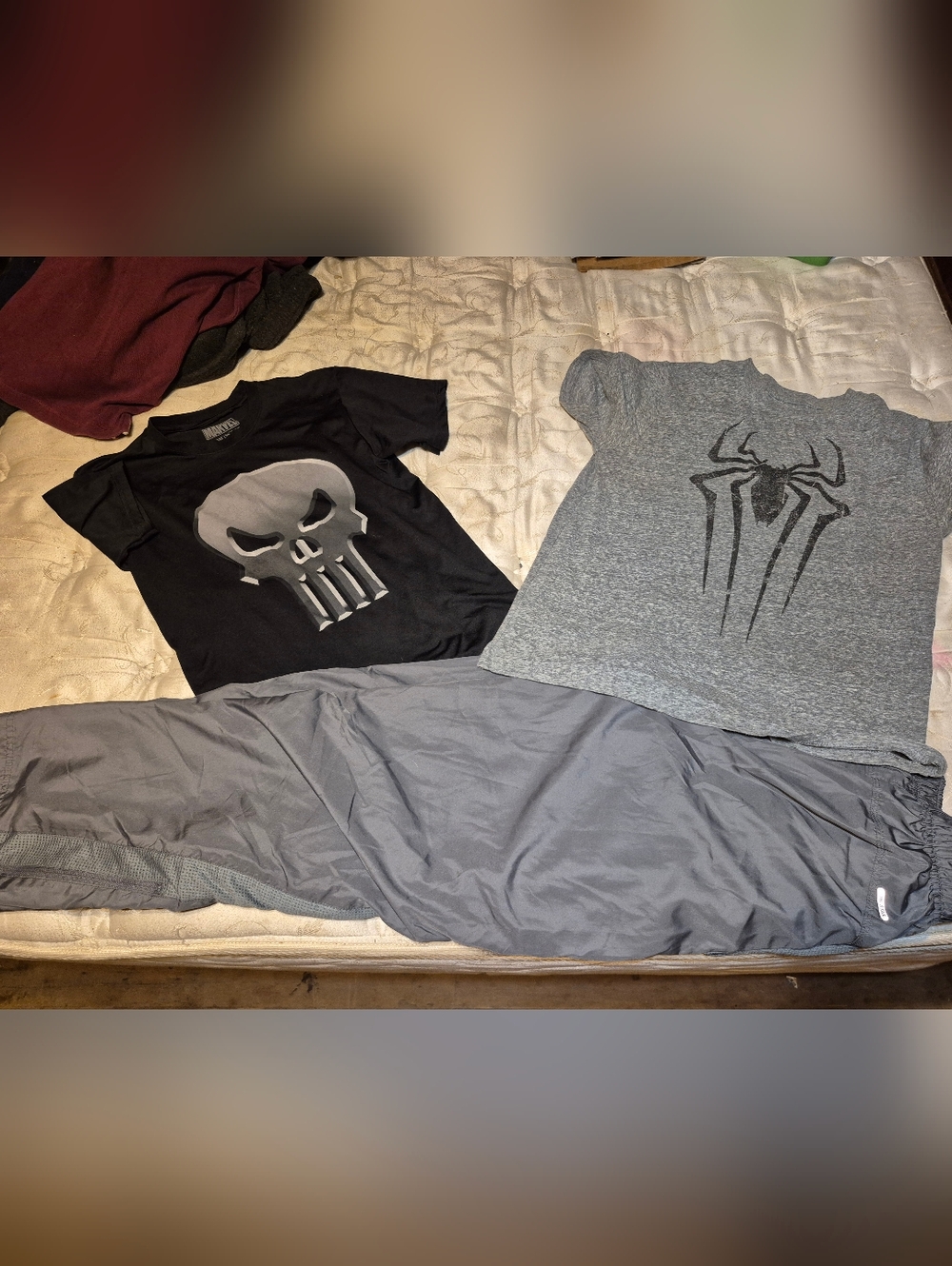 Small Mens Skull Graphic Tee & Gray Spider Logo Tee - 2-Pack And Small Pants